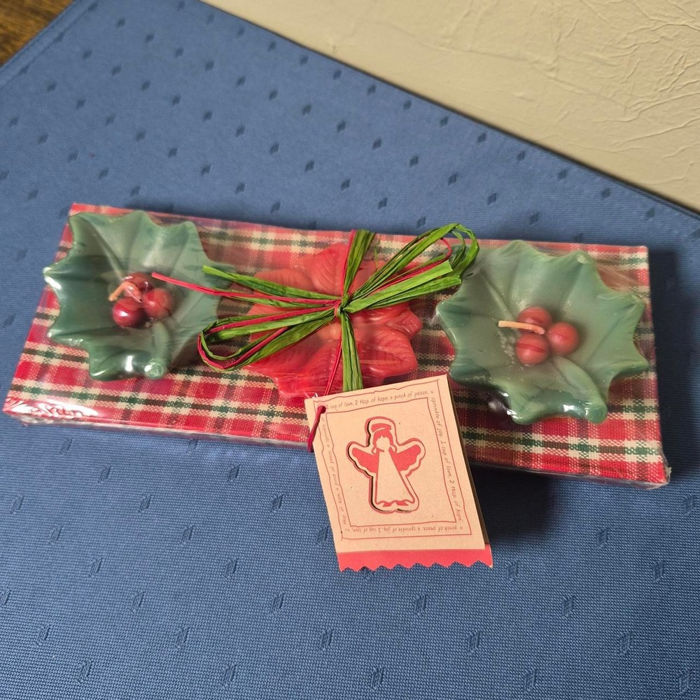 Bath & Body Works Christmas floating candles in holly leaf and poinsettia shapes